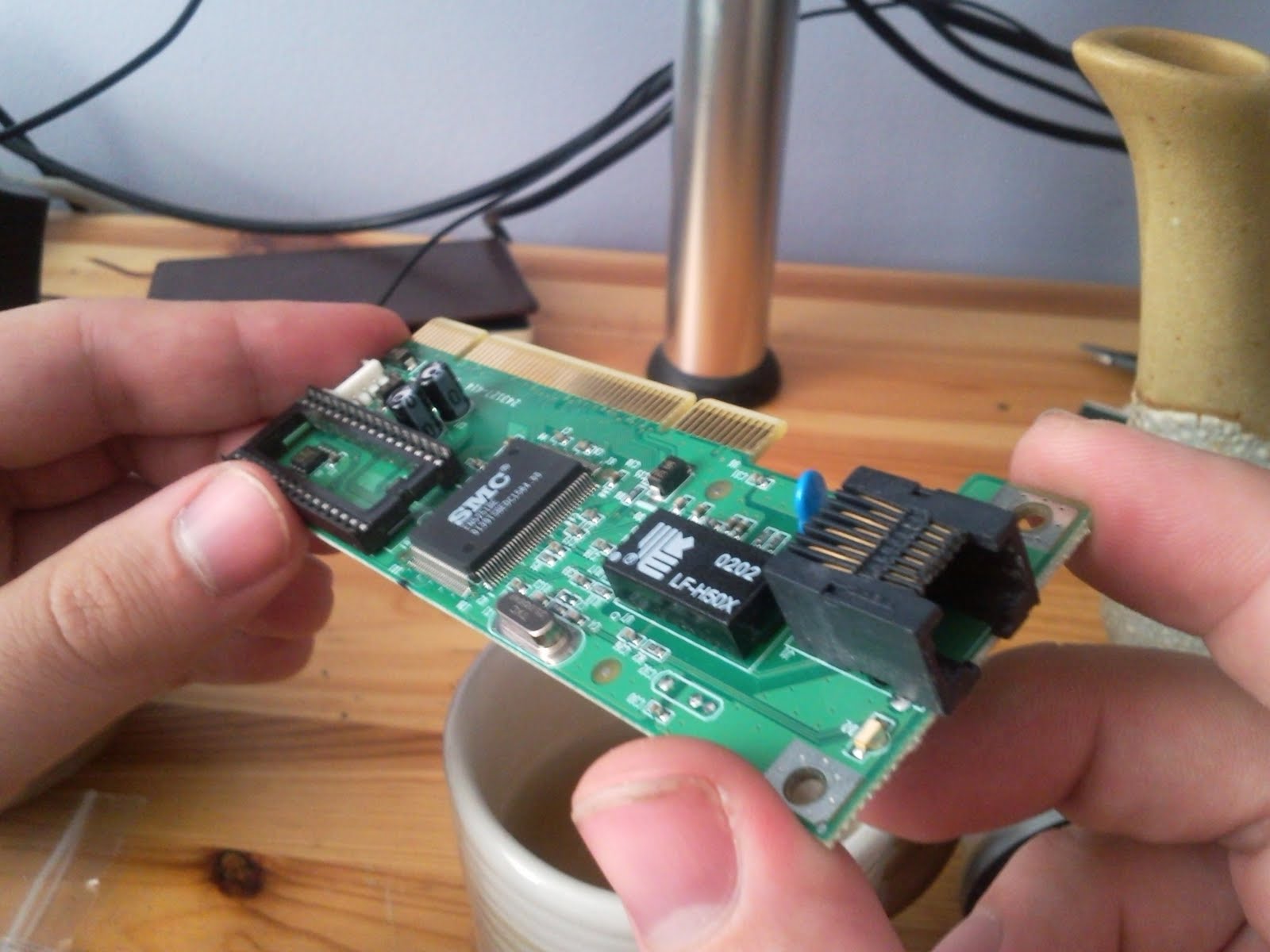 Removing the cover plate of the network card