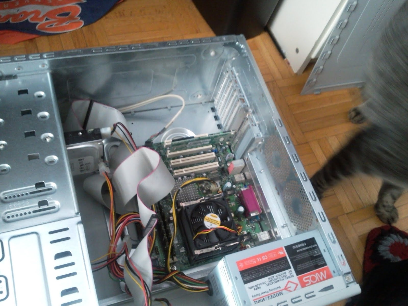 A shot of the interior. It has a pretty tiny motherboard